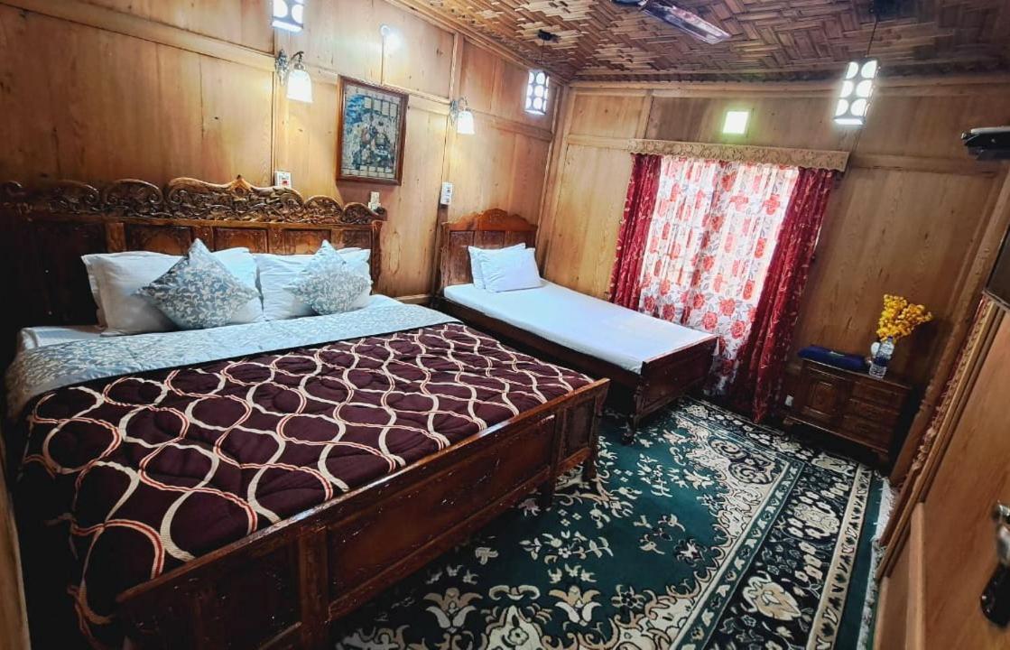 Royal Houseboat Srinagar (Jammu and Kashmir) Exterior photo